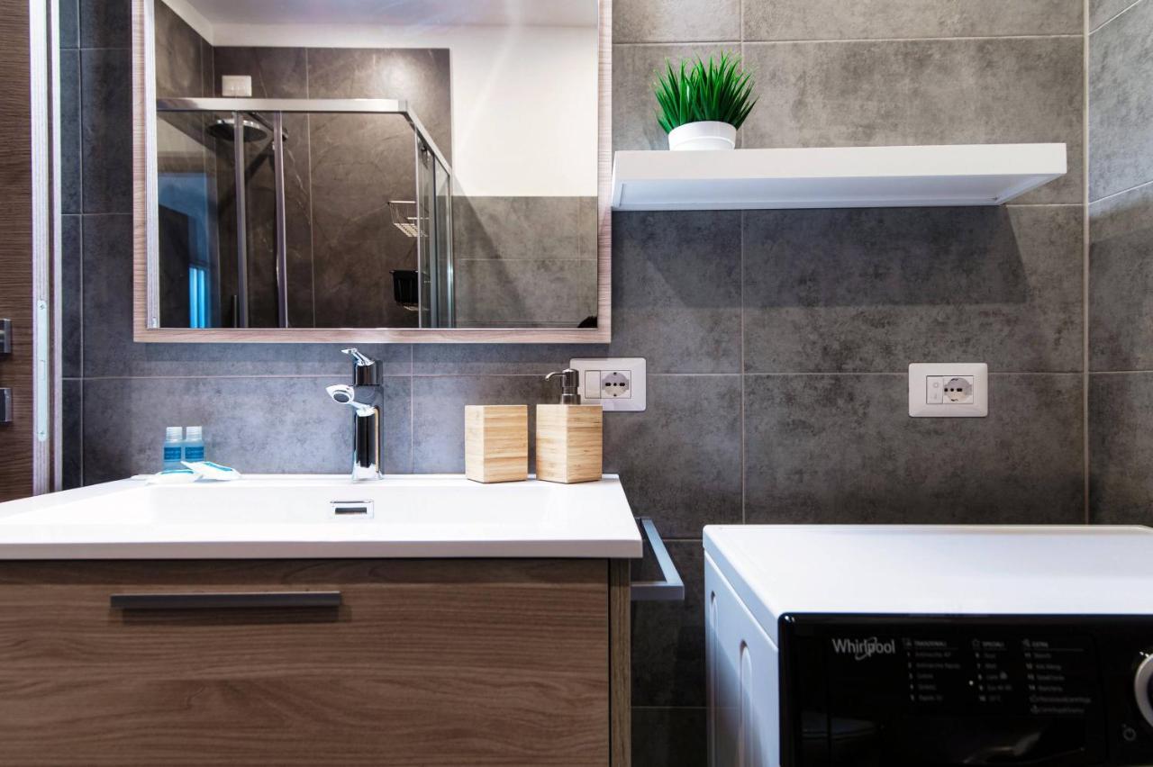 Lianora Apartment By Quokka 360 - Comfortable And Modern Flat In The Centre Of Como Bagian luar foto
