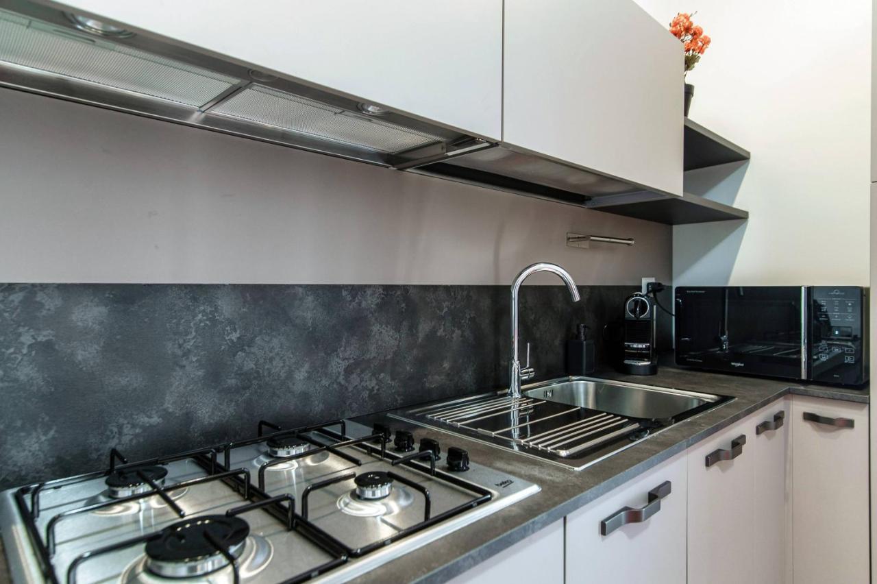 Lianora Apartment By Quokka 360 - Comfortable And Modern Flat In The Centre Of Como Bagian luar foto